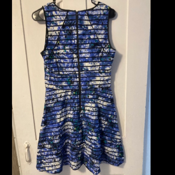 Banana Republic Size 8 DRESS - Picture 2 of 3